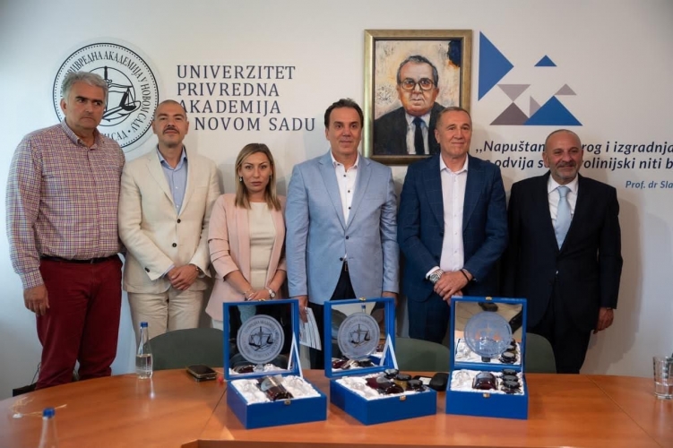 عشرات المنح التعليمية المجانية من جامعة نوفي ساد الصربية لأبناء الشهداء في سورية 