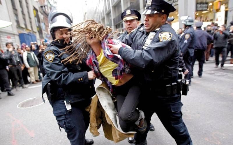 تقرير حقوق الإنسان في الصين يشير إلى تفاقم مثل العنف المسلح ووحشية الشرطة الأمريكية والتمييز العنصري