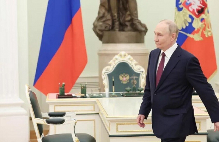 بوتين: إنهاء الأزمة الأوكرانية بشكل كامل يتطلب انسحاب قوات كييف من الأراضي الروسية 