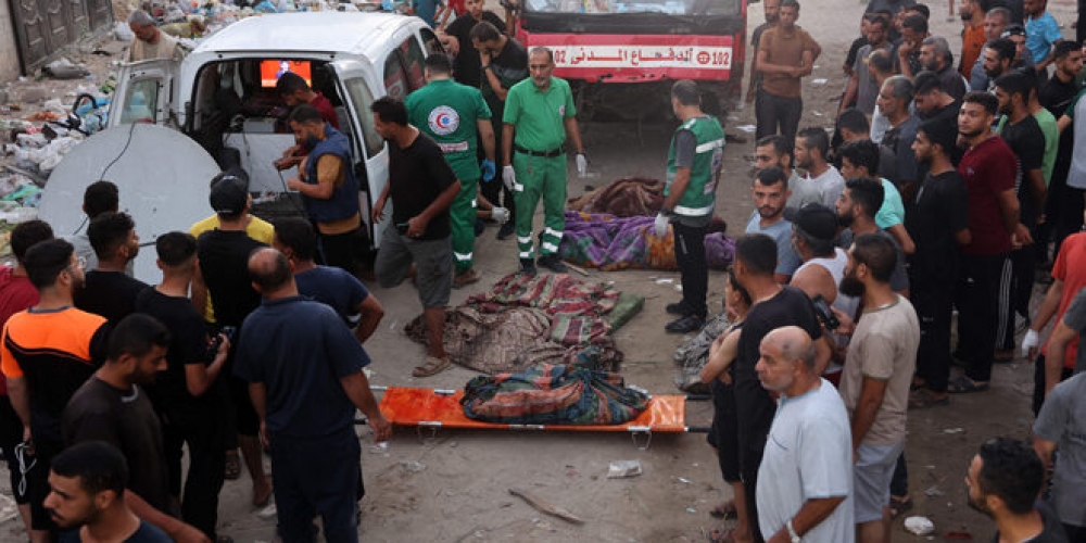 المكتب الإعلامي في غزة: الاحتلال ارتكب مجزرة مهولة بقصف نازحين خلال تأديتهم صلاة الفجر