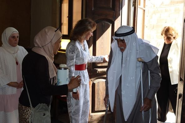 مؤسسة سناء الخيرية  بالتعاون مع وزارة الشؤون الاجتماعية والعمل يفتتحان النادي الترفيهي الصحي الاجتماعي للمسنين في دير عطية