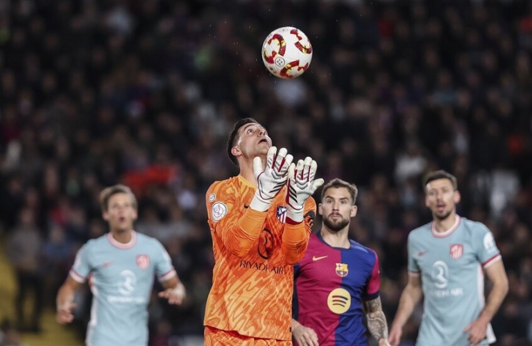 برباعية برشلونة يتعادل مع أتلتيكو مدريد في مباراة جنونية