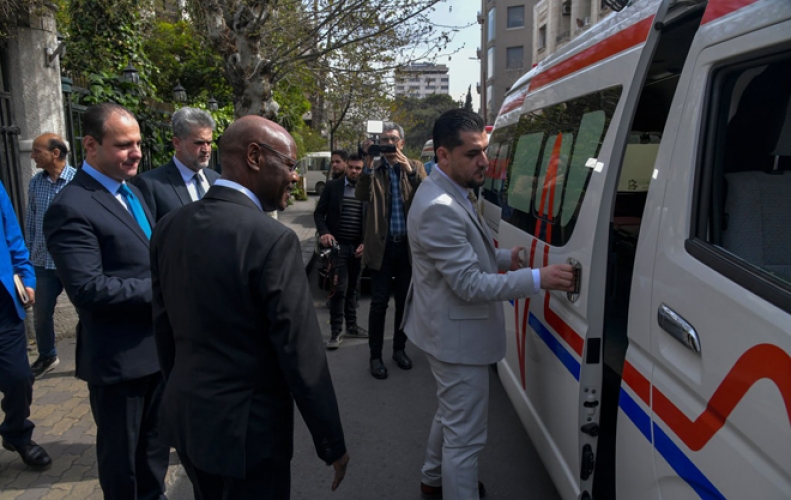 وزارة الصحة تتسلم 4 سيارات إسعاف من صندوق الأمم المتحدة للسكان