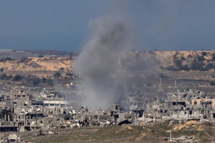 العدو الإسرائيلي يستهدف عيادة أونروا في جباليا وارتقاء عشرات الشهداء