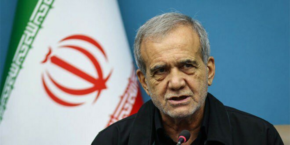 مسعود بزشكيان يعفي مساعده البرلماني بسبب رحلة ترفيهية إلى القطب الجنوبي