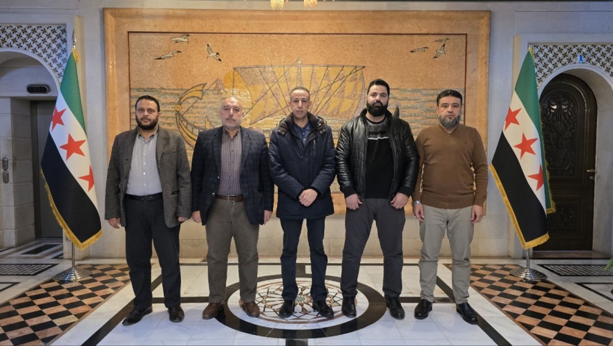 محافظ طرطوس يلتقي فريقاً من لجنة تقصي الحقائق بالأحداث التي شهدتها المحافظة مؤخراً