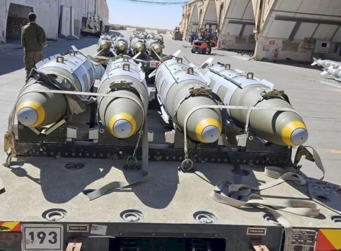 قناة إسرائيلية تكشف: شحنات أسلحة أميركية لا تتوقف عن الهبوط في إسرائيل