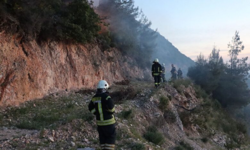 إخماد حريق جبل المشهد العالي قرب مصياف غربي حماة