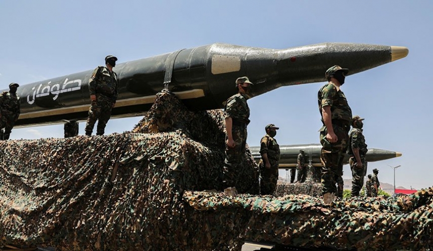 القوات اليمنية تنفذ أربع عمليات ضد أهداف صهيونية وحاملتي الطائرات الأمريكية 