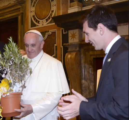 ميسي يودع مواطنه بابا الفاتيكان فرنسيس برسالة مؤثرة