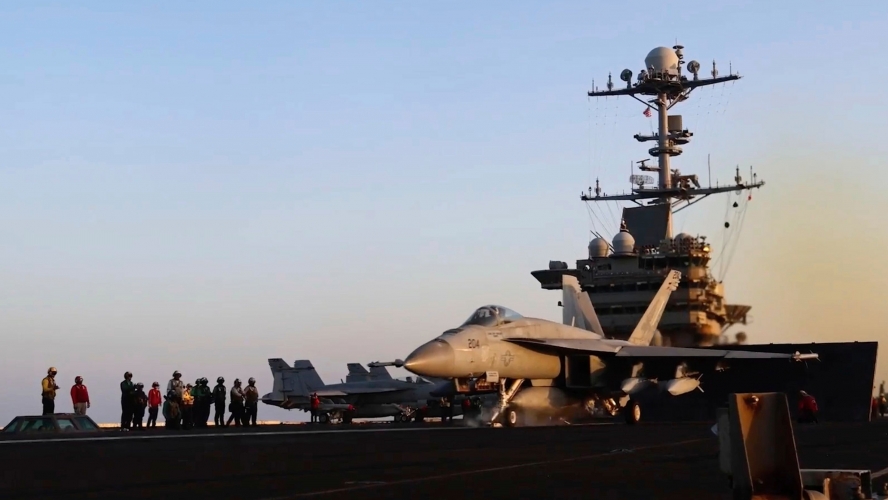 القوات اليمنية تستهدف الحاملة 