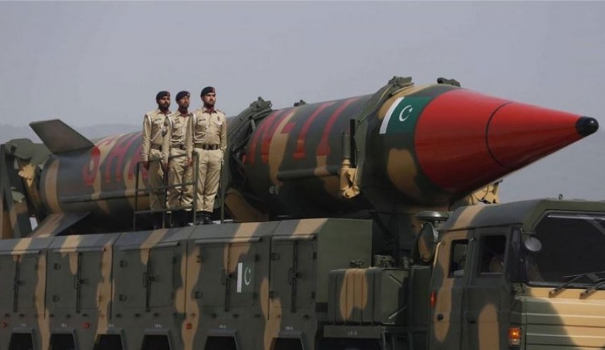 وزير باكستاني يهدد الهند بضربة نووية.. إذا أوقفتم مياهنا سنوقف أنفاسكم