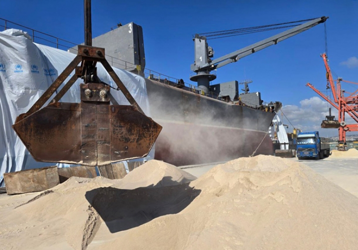 باخرة فوسفات سوري عالي الجودة ثالثة تستعد في مرفأ طرطوس للتوجه إلى رومانيا