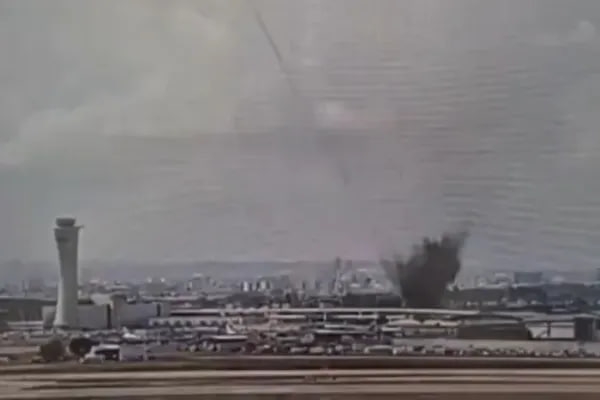 القوات اليمنية تستهدف مطار 'بن غوريون' بصاروخ باليستي فرط صوتي والاحتلال يعترف بفشله في التصدي 