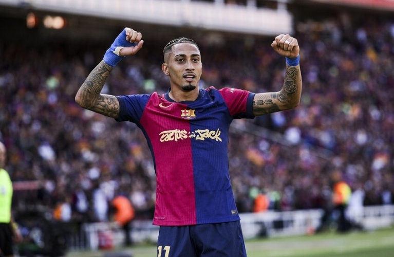 برشلونة يسحق أحلام ريال مدريد بـ