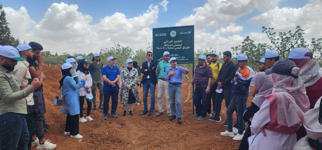 جولة تعليمية لطلاب المعهد التقاني الزراعي في محطة أكساد البحثية
