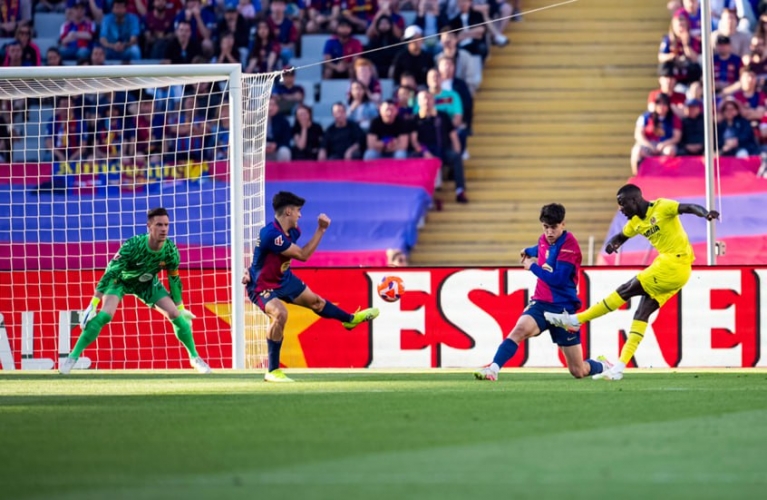 برشلونة يتلقى خسارته الأولى بالدوري الإسباني في 2025 انا فياريال