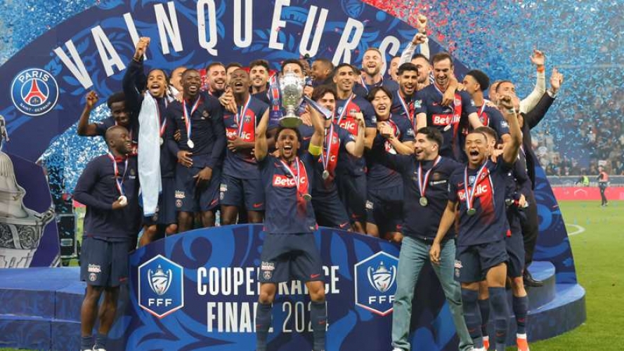 باريس سان جيرمان يسحق إنتر ميلان بخماسية نظيفة ويتوج بلقب دوري أبطال أوروبا لأول مرة في تاريخه