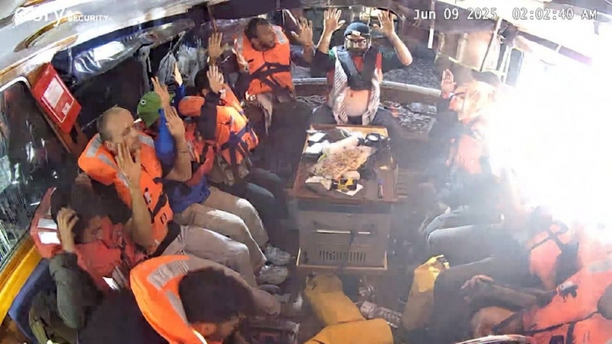 الاحتلال الإسرائيلي يعتقل ناشطي سفينة 