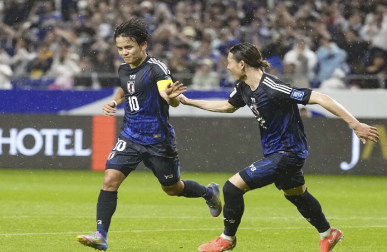 منتخب اليابان يختتم مشواره في تصفيات كأس العالم باكتساح إندونيسيا بسداسية نظيفة