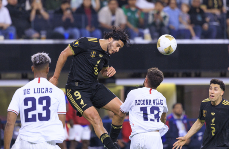 المكسيك تحقق فوزاً مثيراً على الدومينيكان في افتتاح بطولة الكأس الذهبية