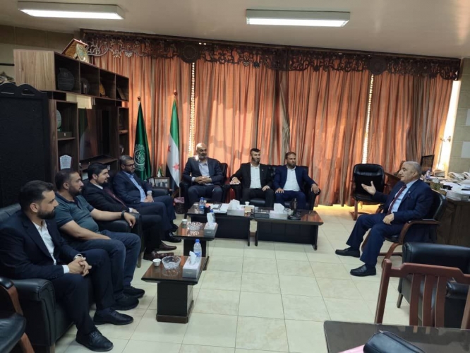 مدير عام أكساد ومحافظ دير الزور يبحثان تعزيز التعاون العلمي والفني لتنمية المحافظة