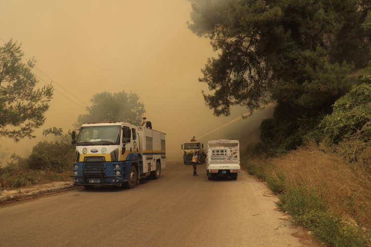 حرائق كبيرة في ريف اللاذقية والدفاع المدني يواصل جهوده للسيطرة عليها رغم الصعوبات
