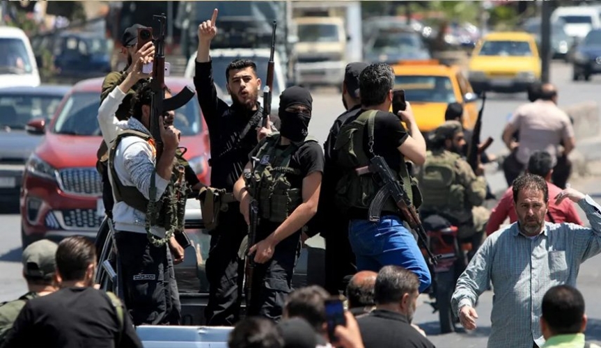  7 شهداء وعشرات الجرحى في اشتباكات بين مسلحين من البدو وفصائل درزية في السويداء