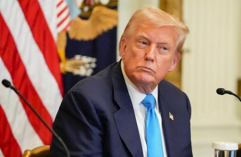 ترامب يعرب عن إمكانية تطبيع العلاقات التجارية مع روسيا