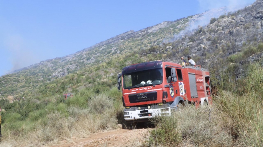 الدفاع المدني: السيطرة على معظم محاور حريق دير شميل في ريف حماة