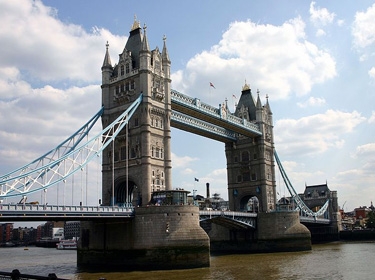 لندن تستعد لموسم سياحي ساخن يشعل أسعار الفنادق والشقق المفروشة