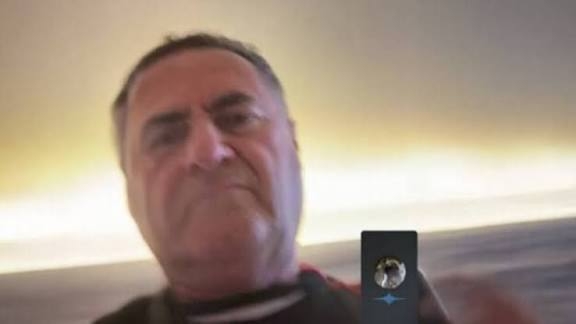 هاكر يخترق هاتف كاتس.. وينشر فيديو وجيزا لمكالمة دامت ثوان