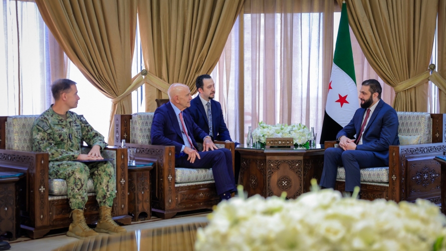 الرئيس الشرع يبحث مع باراك سبل تعزيز الأمن والاستقرار