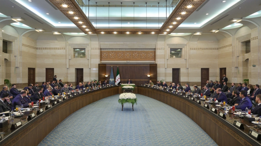 الرئيس الشرع يترأس اجتماعاً موسعاً للحكومة ويصدر توجيهات لتعزيز التنسيق الوطني