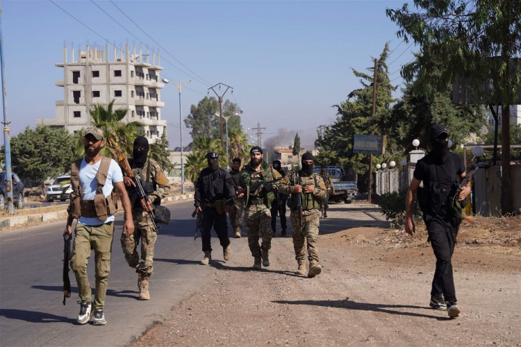 بقيادة أبو أنس وأبو حذيفة.. فصيل مسلح يقتحم من جديد مساكن الزهريات في دمشق ويعتدي على الأهالي