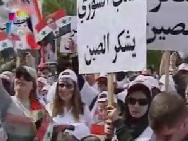 شبان سوريون أمام سفارتي الصين وروسيا بدمشق تقديرا لمواقفها الداعمة لسورية