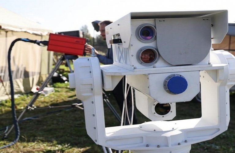 روسيا تطور جهاز ليزر يدمر درونات FPV أوتوماتيكيا في نصف ثانية