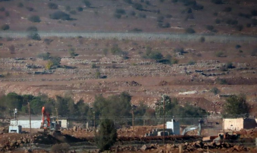 قوات الاحتلال الإسرائيلي تجرف أراضي زراعية في قرية صيدا الحانوت بريف القنيطرة