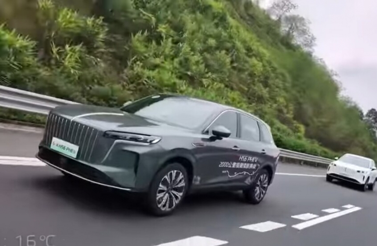 سيارة Hongqi HS6 الصينية تدخل موسوعة غينيس بعد تسجيل رقم قياسي جديد