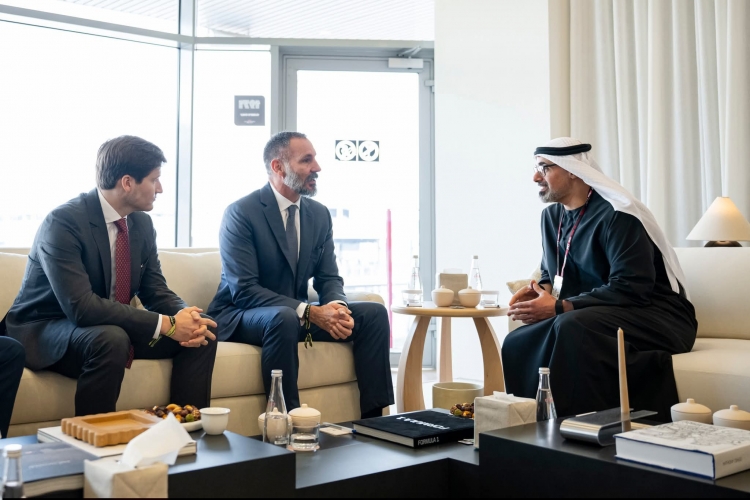 الآغا خان يلتقي ولي عهد أبوظبي لبحث ملفات التعاون المشترك