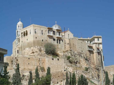 التلفزيون الصربي يبث برنامجاً خاصاً عن مدينة صيدنايا وكنيستها