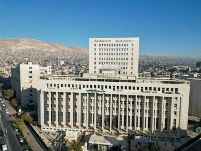 مصرف سوريا المركزي يحدد الأول من كانون الثاني 2026 موعداً لإطلاق العملة السورية الجديدة