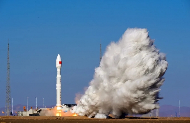 الصين تعلن عن تجميد مفاجئ لإطلاقات الفضاء