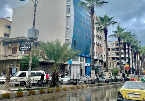 مسلحون يرتدون زي الأمن العام يقتحمون عيادة طبيب في طرطوس ويسرقون أموالاً طائلة وينكلون به