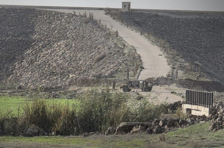 الاحتلال الإسرائيلي يعتدي بقذائف هاون على أراضٍ زراعية في ريف القنيطرة الشمالي