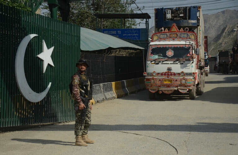 مسلحون يقتلون 6 رجال شرطة ومدنياً خلال هجومين شمال غرب باكستان 