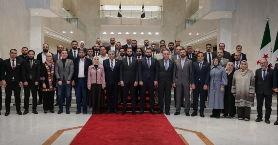 الرئيس الشرع يلتقي وفداً من ممثلي منظمات المجتمع المدني في سوريا