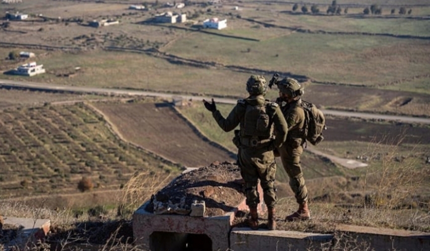 قوة إسرائيلية تتوغل في قريتين غرب درعا وتداهم منزلين