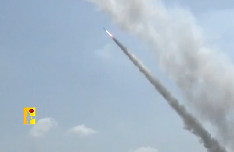 حزب الله يطلق صواريخ أرض-أرض باتجاه وسط إسرائيل