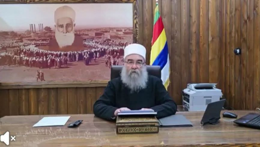 الشيخ حكمت الهجري يعلن دعم التوجهات الدولية لاجتثاث الإرهاب ويؤكد حق أبناء باشان في تقرير المصير